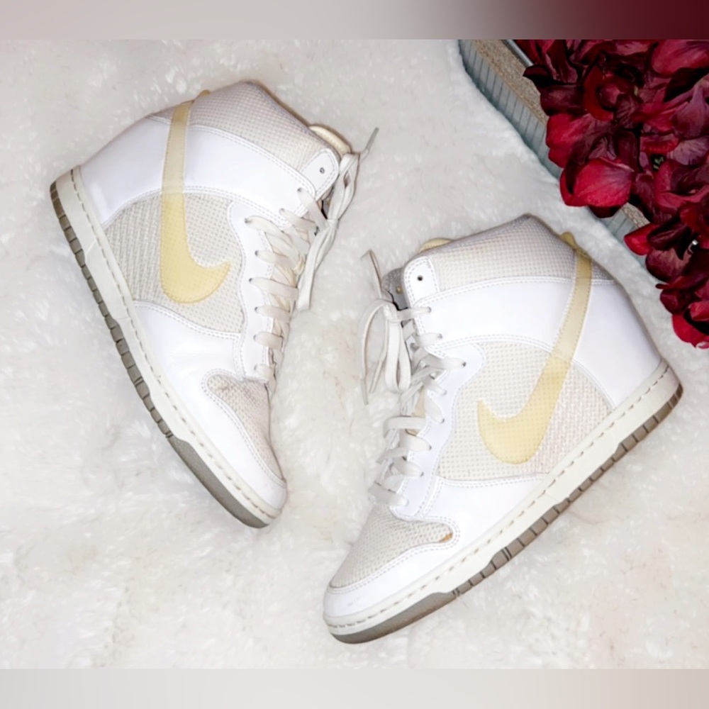 NIKE Dunk Sky High Sneaker